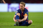 Sport: Barcelona rekomenduje De Jongowi przejście operacji